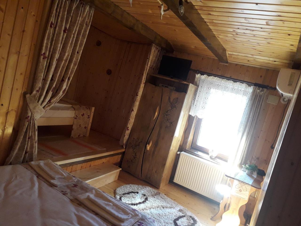 Casa Bunicii Hotel Costeşti Eksteriør billede